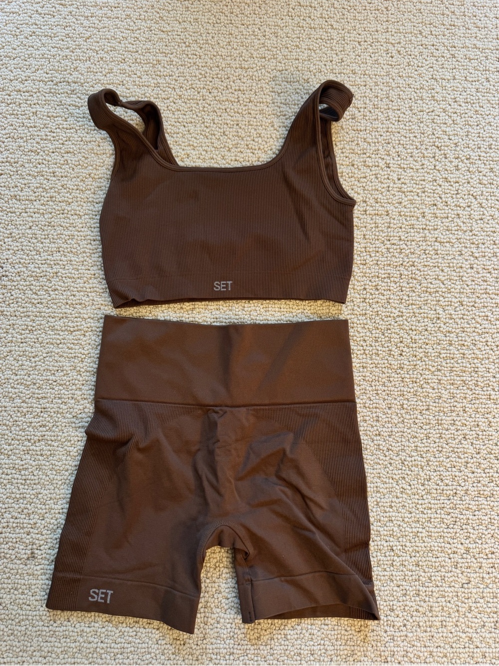 SET Active Shorts & Leggings - Picture 3 of 3